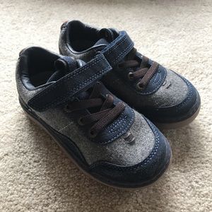 Step and stride toddler boy shoes size 9.